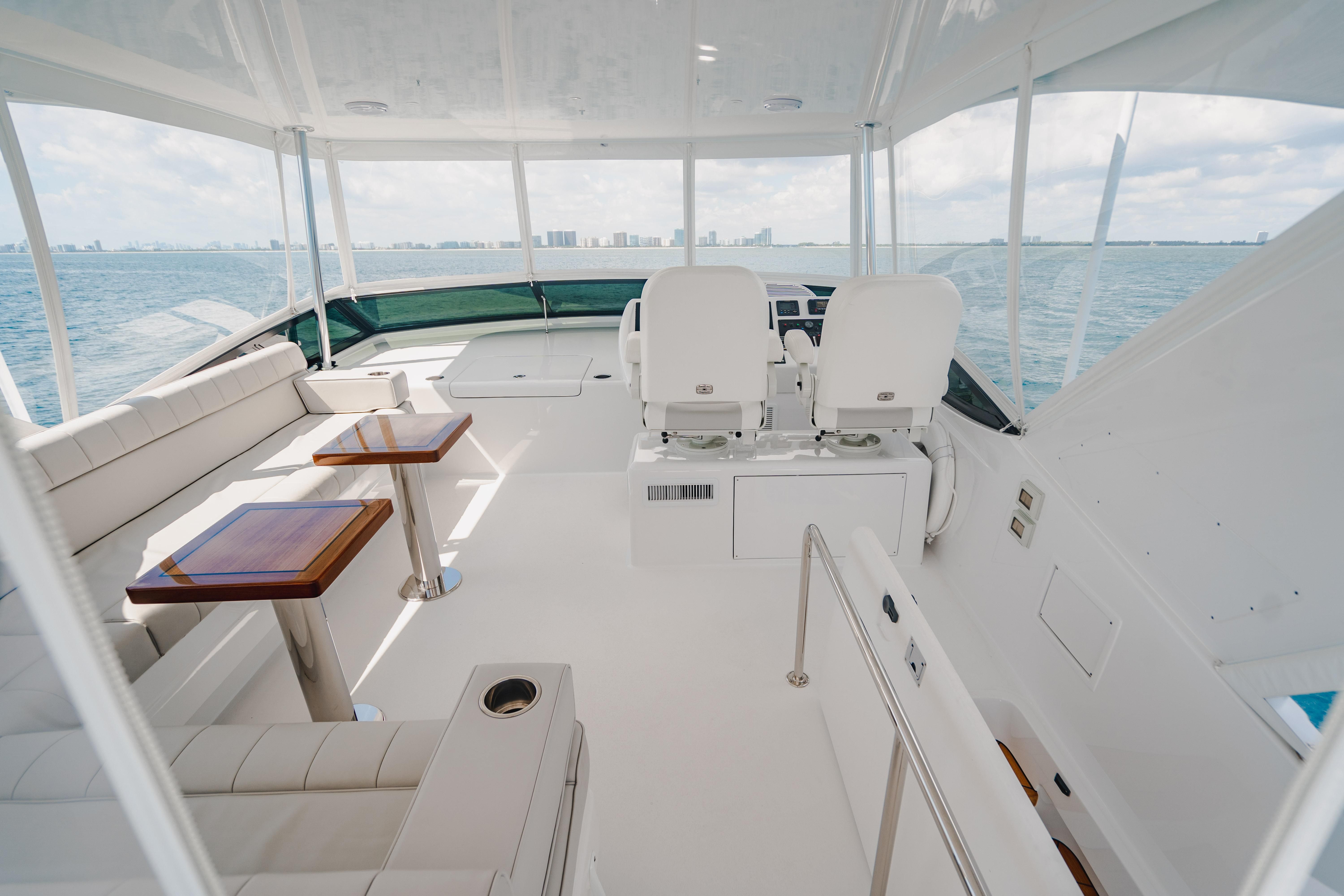 2019 Hatteras Yachts M60
