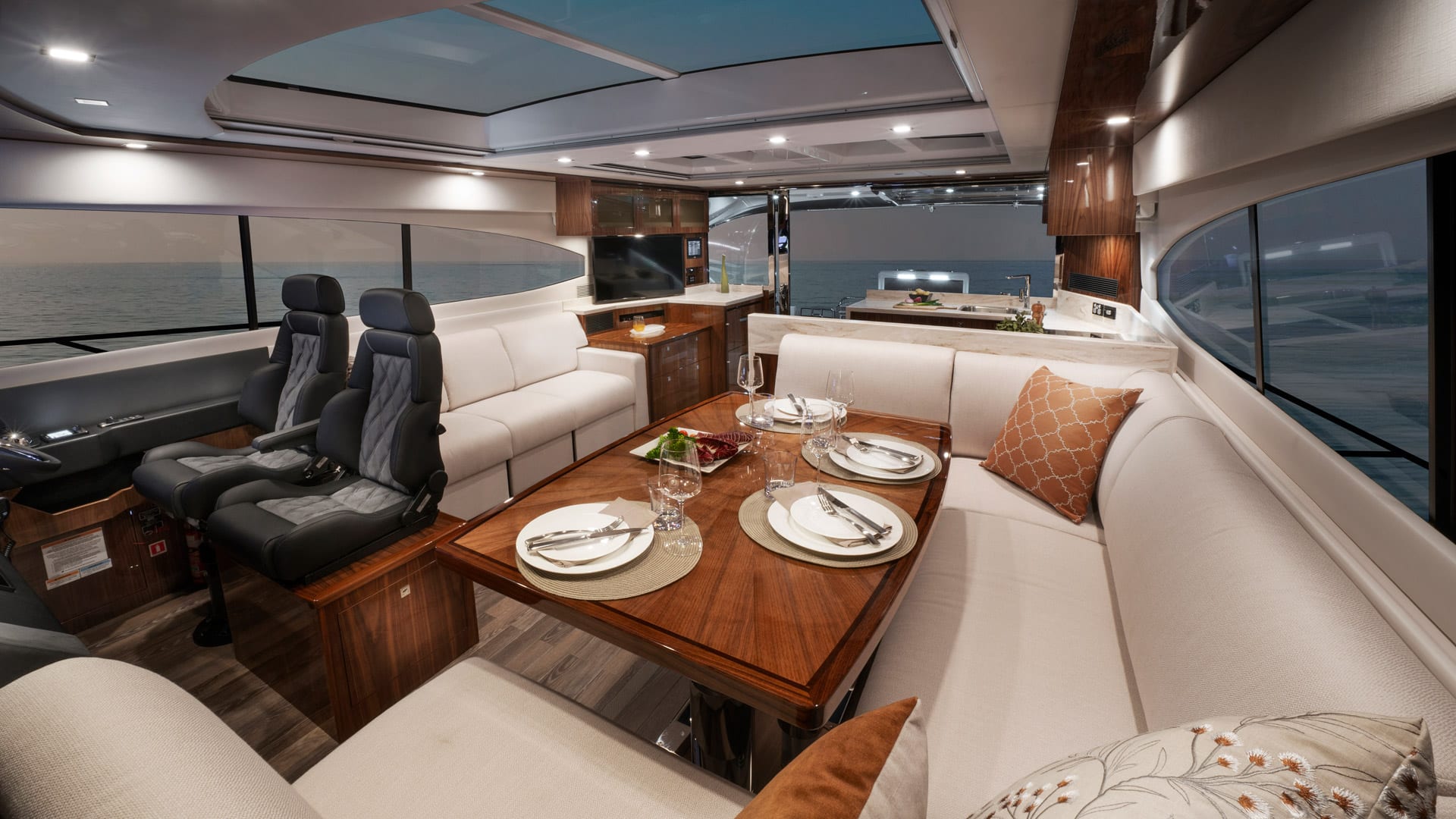 2023 Riviera 6000 Sport Yacht Platinum Edition