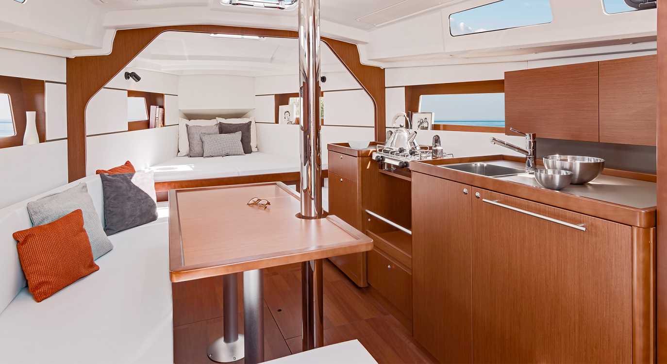 2014 Beneteau Oceanis 35