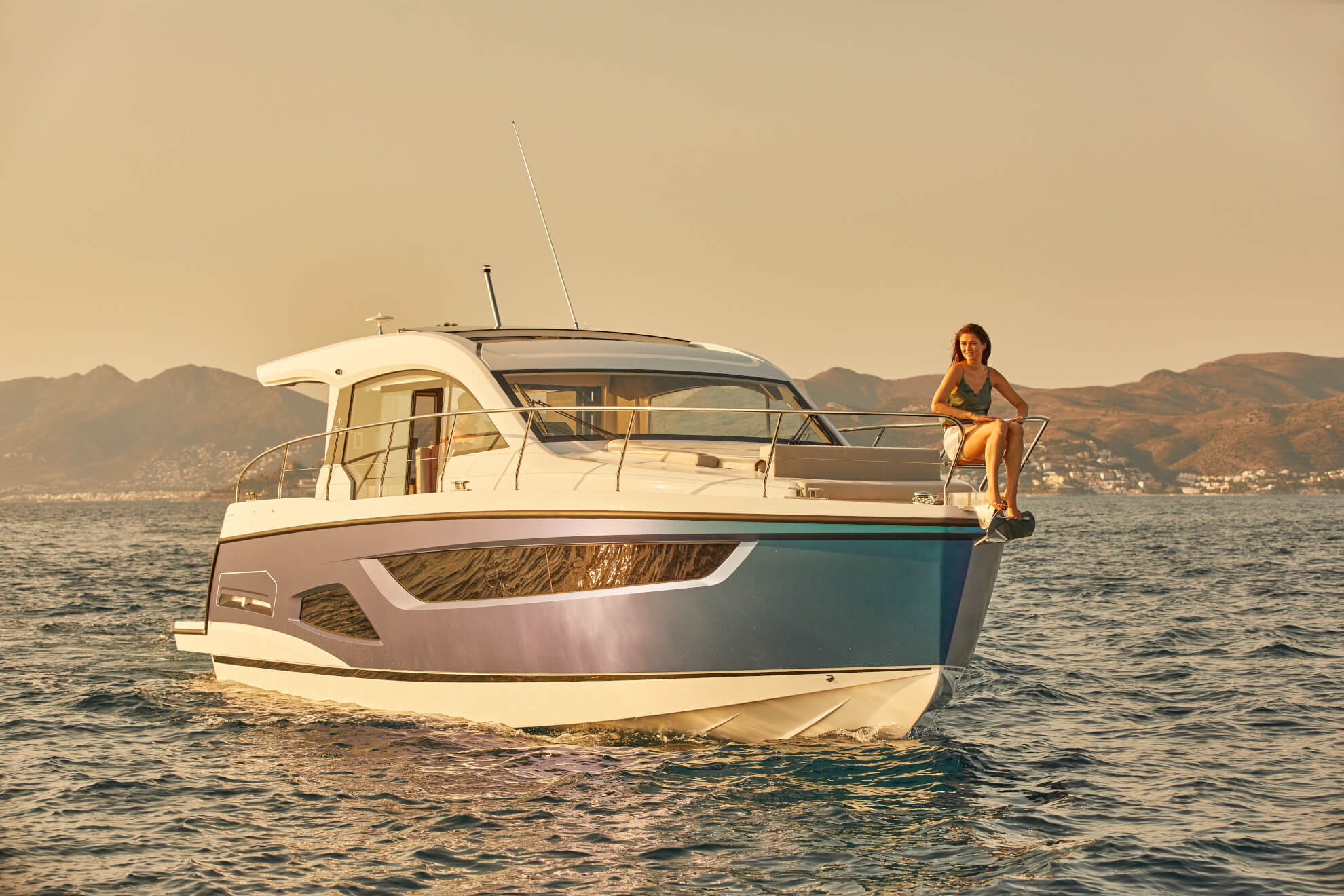 2020 Sealine C390v
