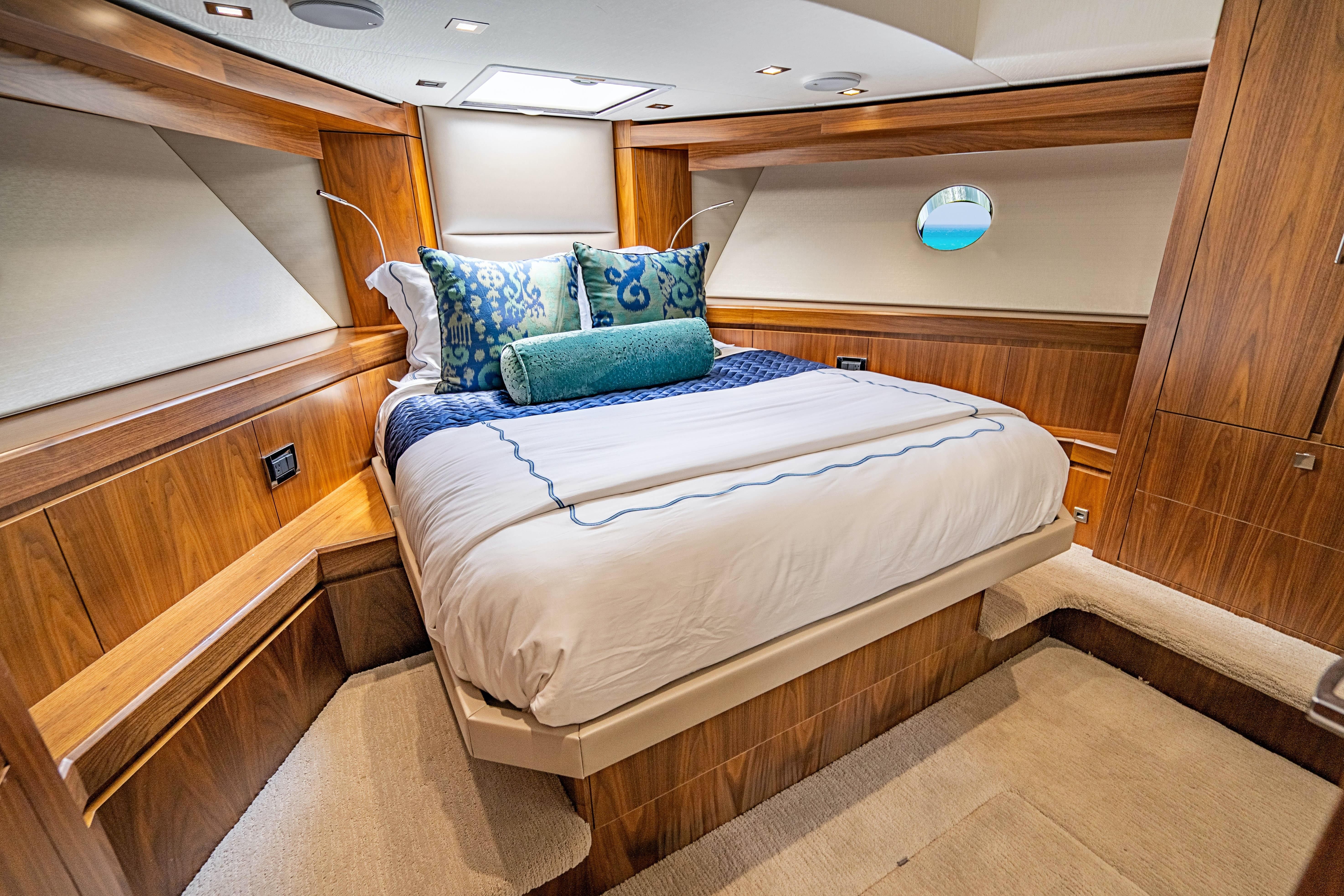 2017 Hatteras Yachts M75 Panacera