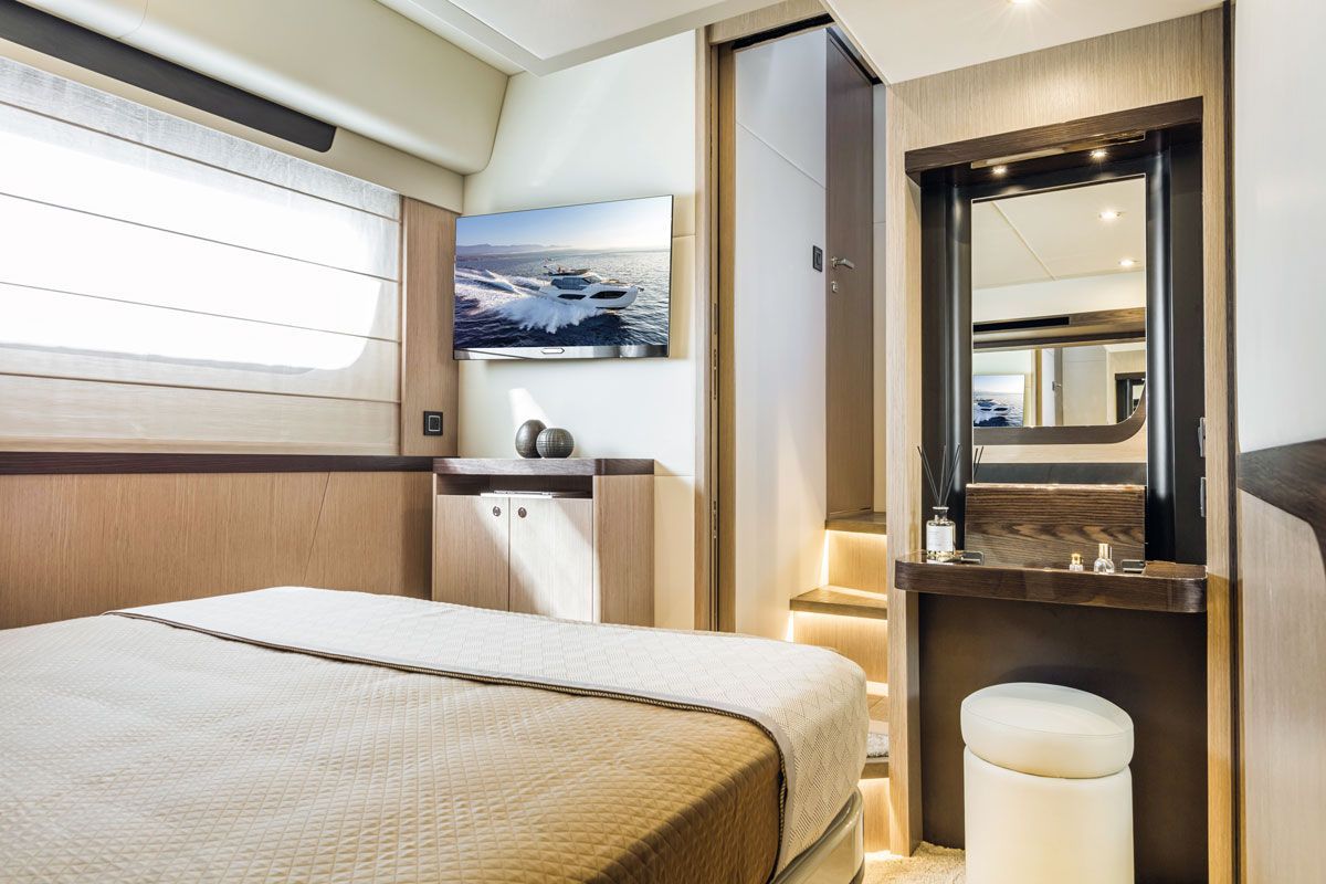 2019 Absolute Yachts 47 FLY