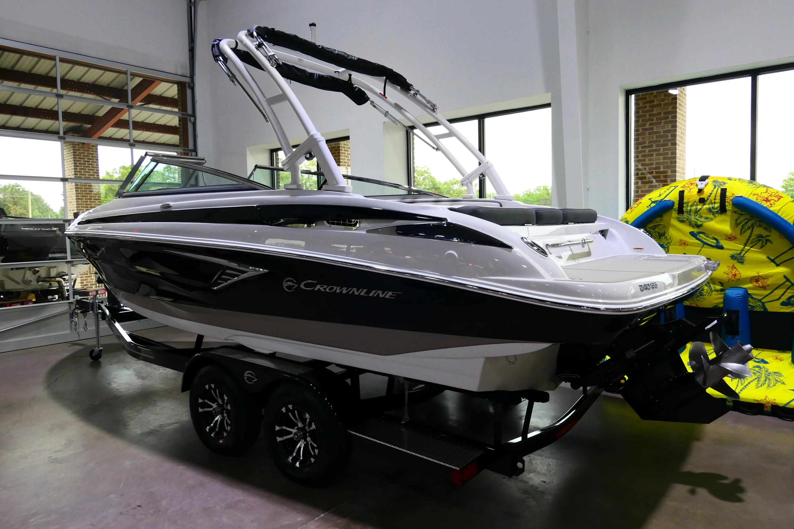 2022 Crownline 240SS
