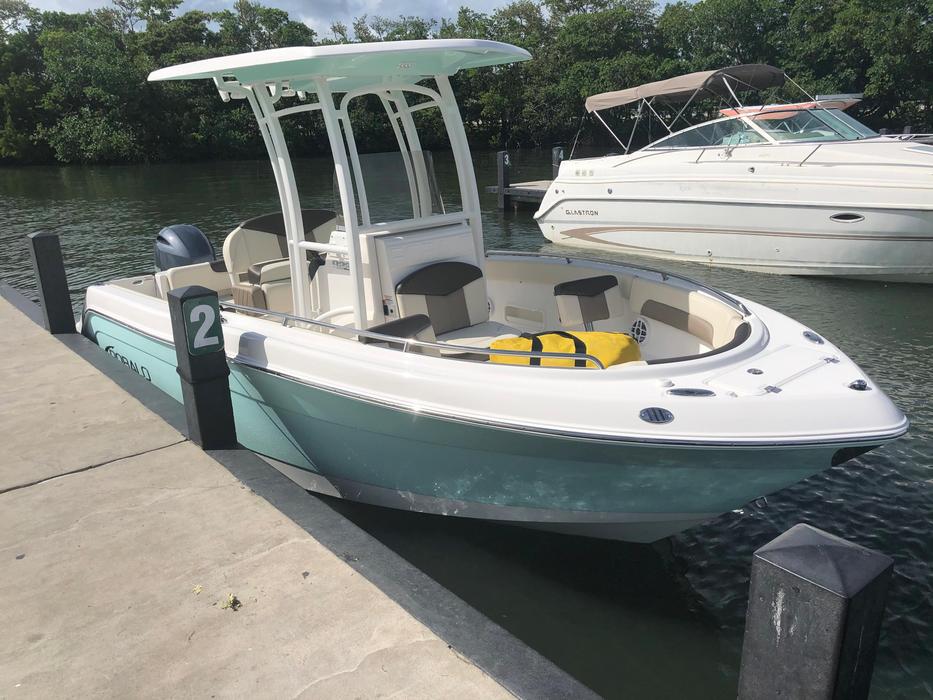 2020 Robalo R222 Explorer