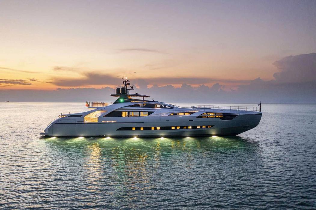 2016 Pershing Yachts 140