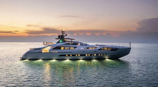 2016 Pershing Yachts 140