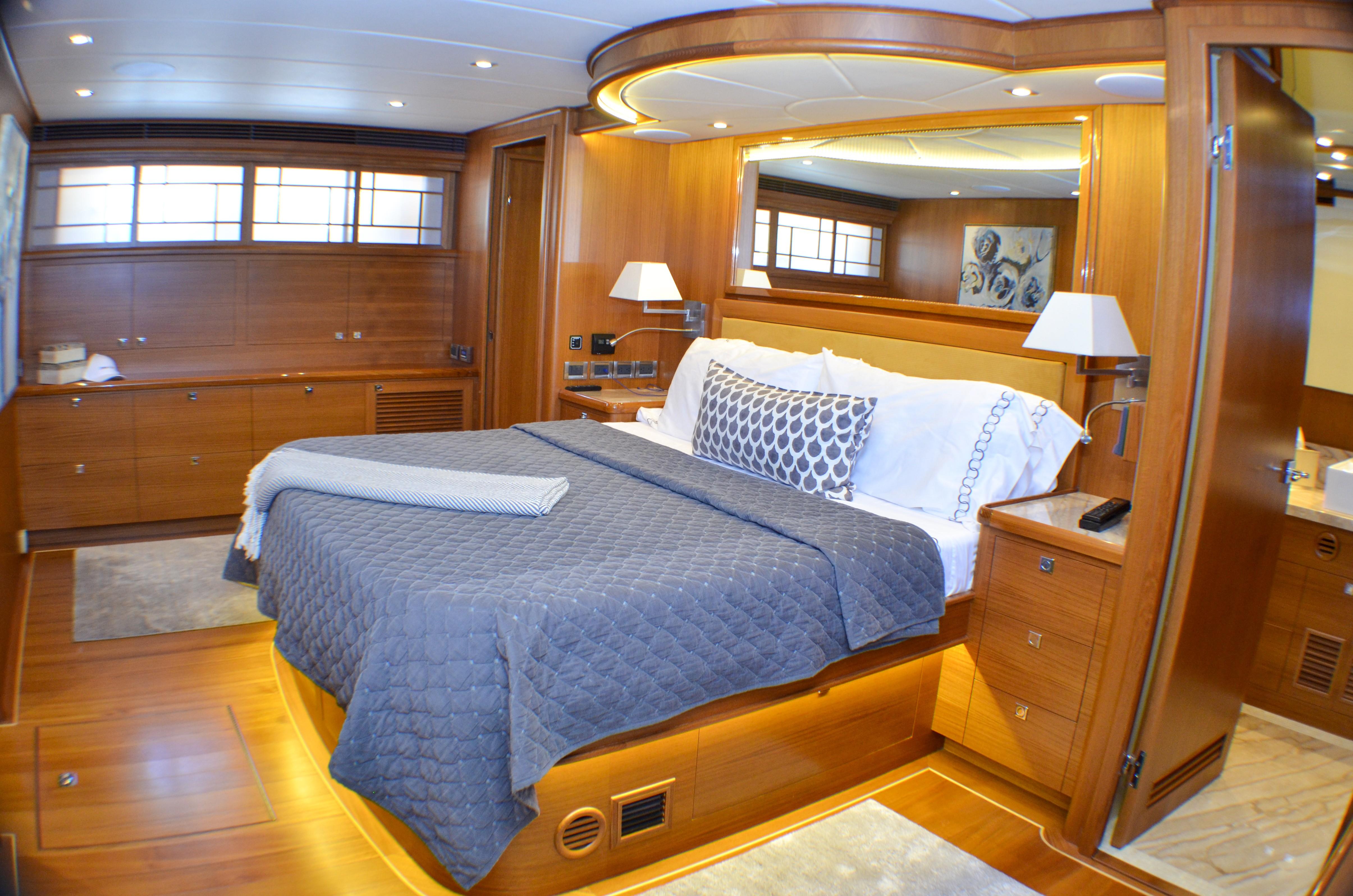 2017 Outer Reef Yachts 860 DBMY