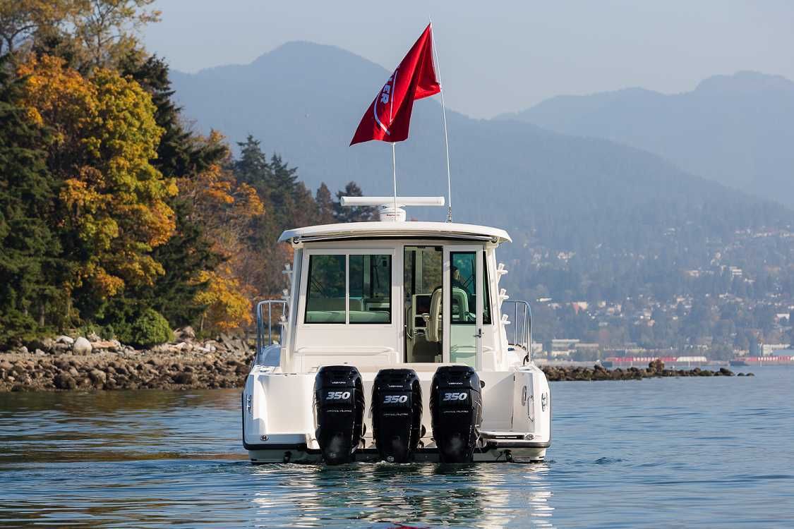 2022 Boston Whaler 345 Conquest