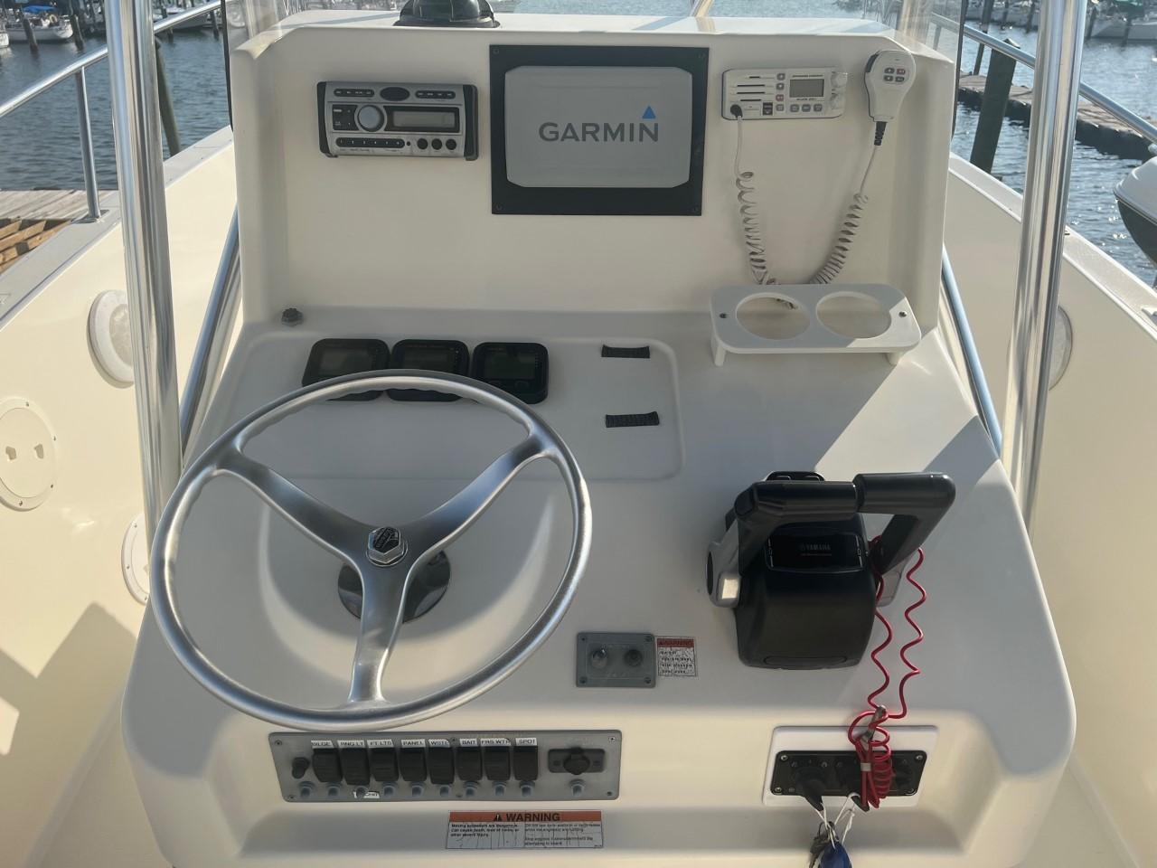 2001 Pursuit Boats 2470 Center Console