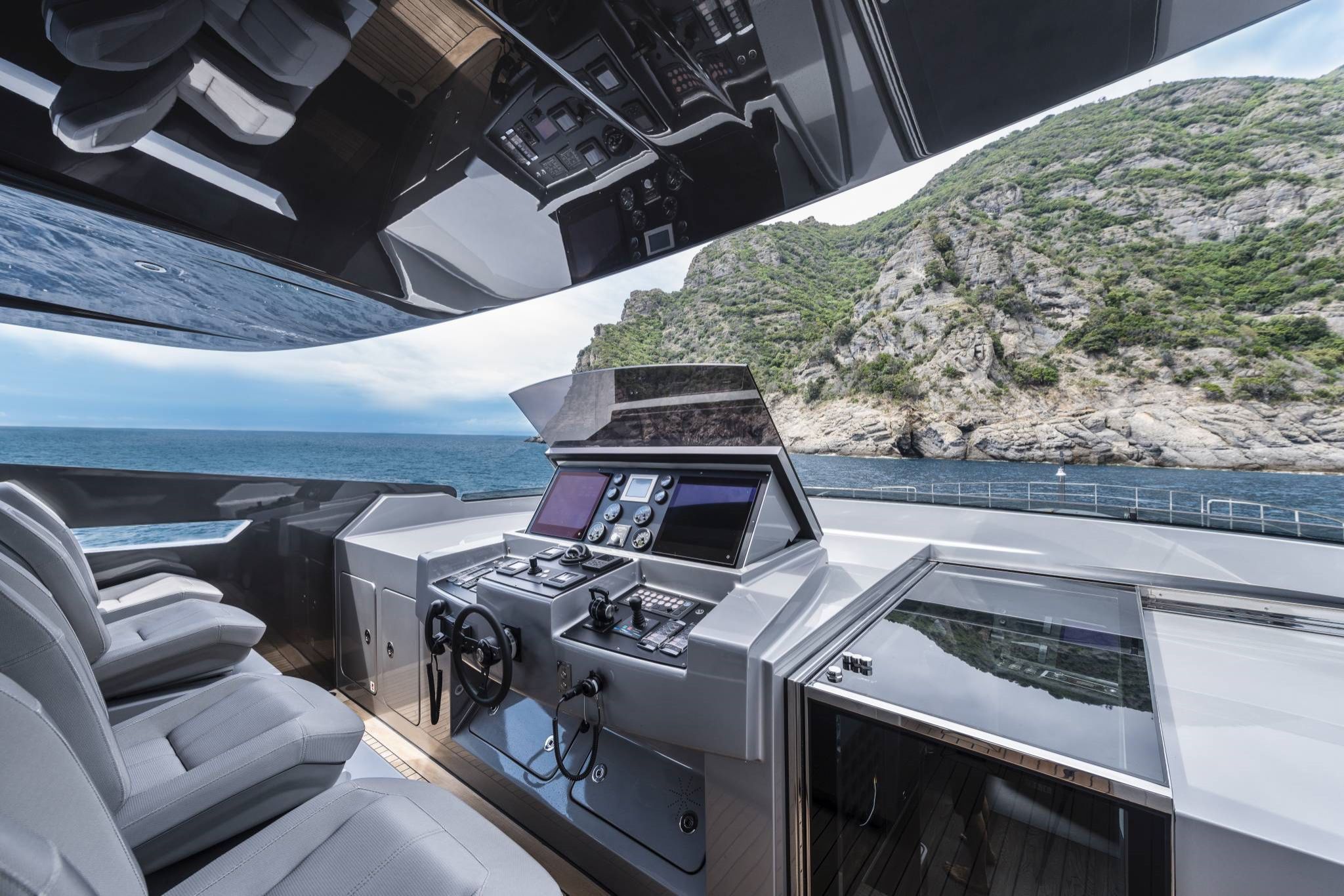 2016 Pershing Yachts 140