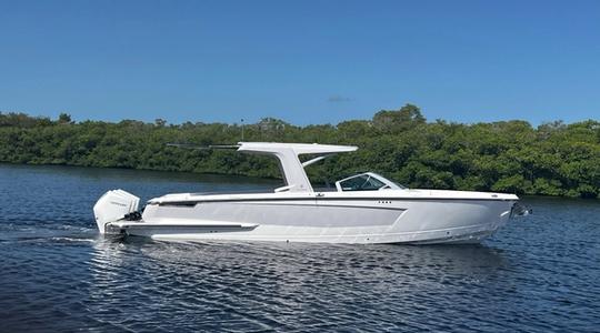 2022 Aviara AV36 Outboard