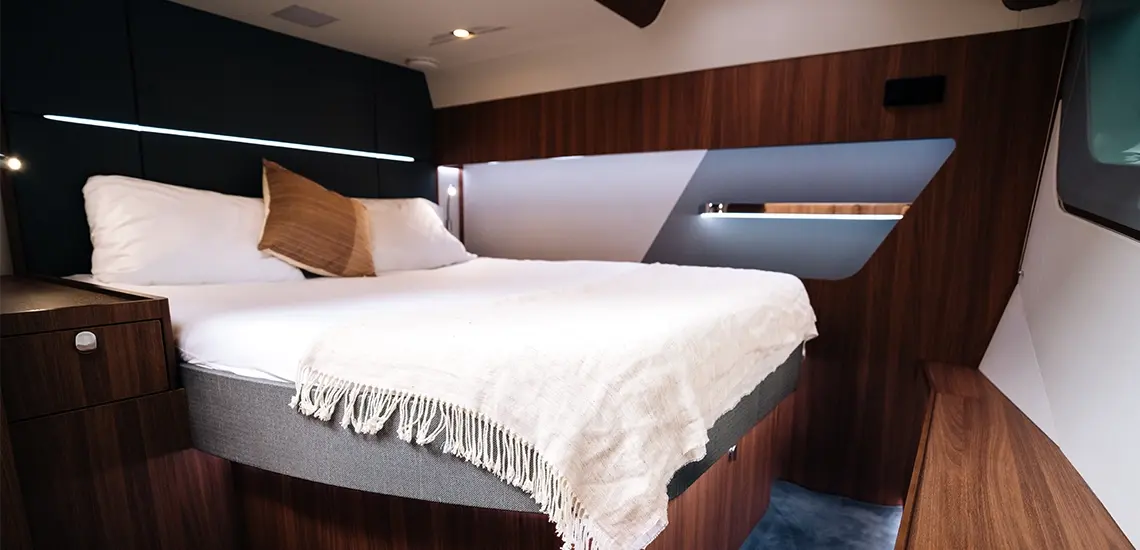 Aquila 46 Coupe double cabin with wood finishes and hull-side window