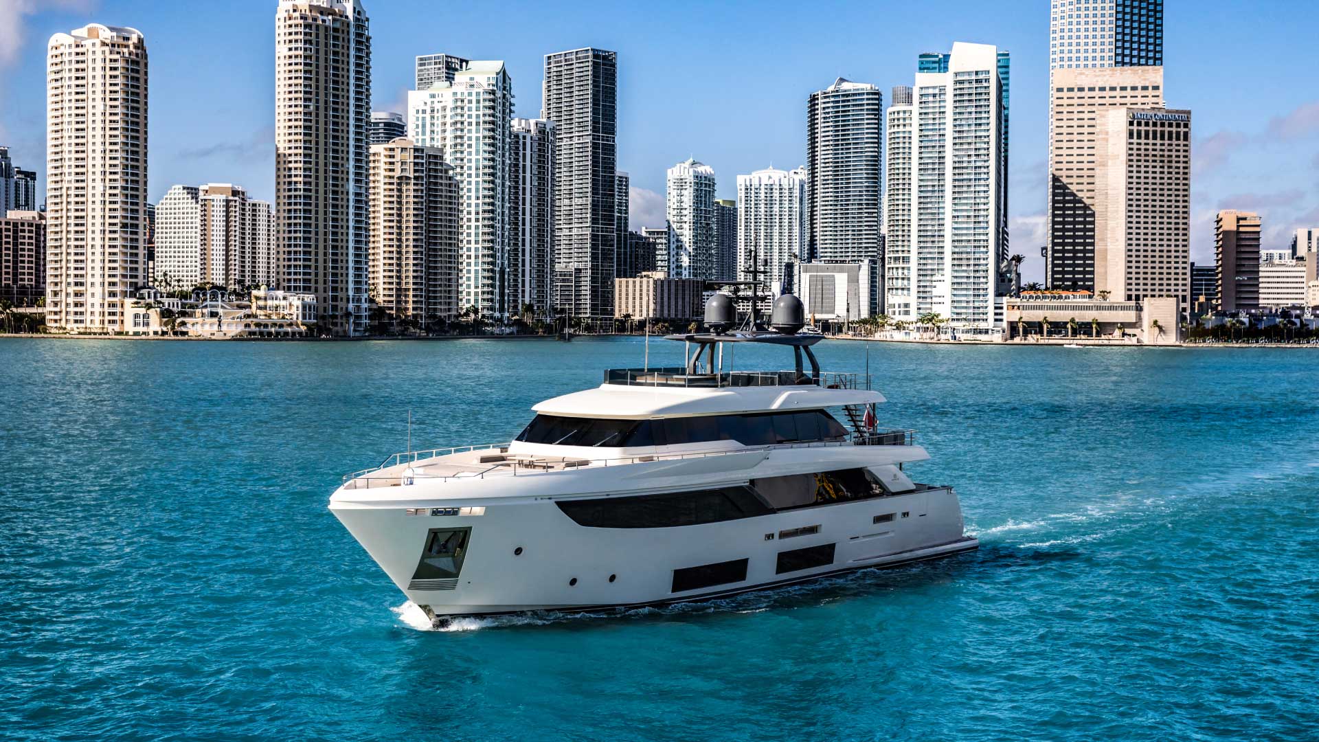 2017 Custom Line Navetta 33