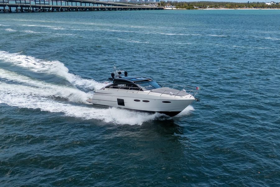 2015 Princess Yachts V52