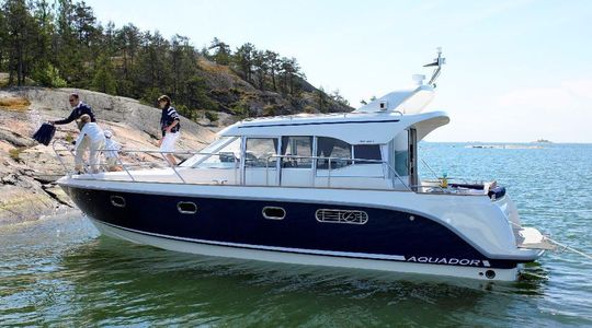 2016 Aquador Boats 32 C