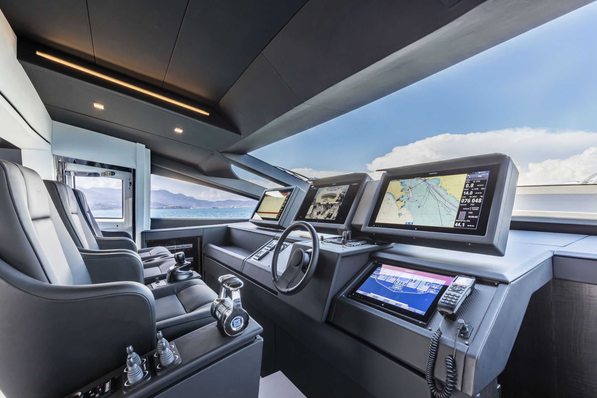 2022 Pershing Yachts 9X