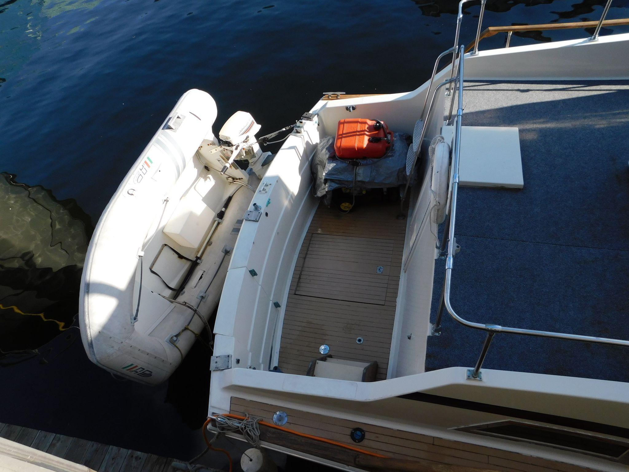 1970 Tollycraft Yachts Tri Cabin