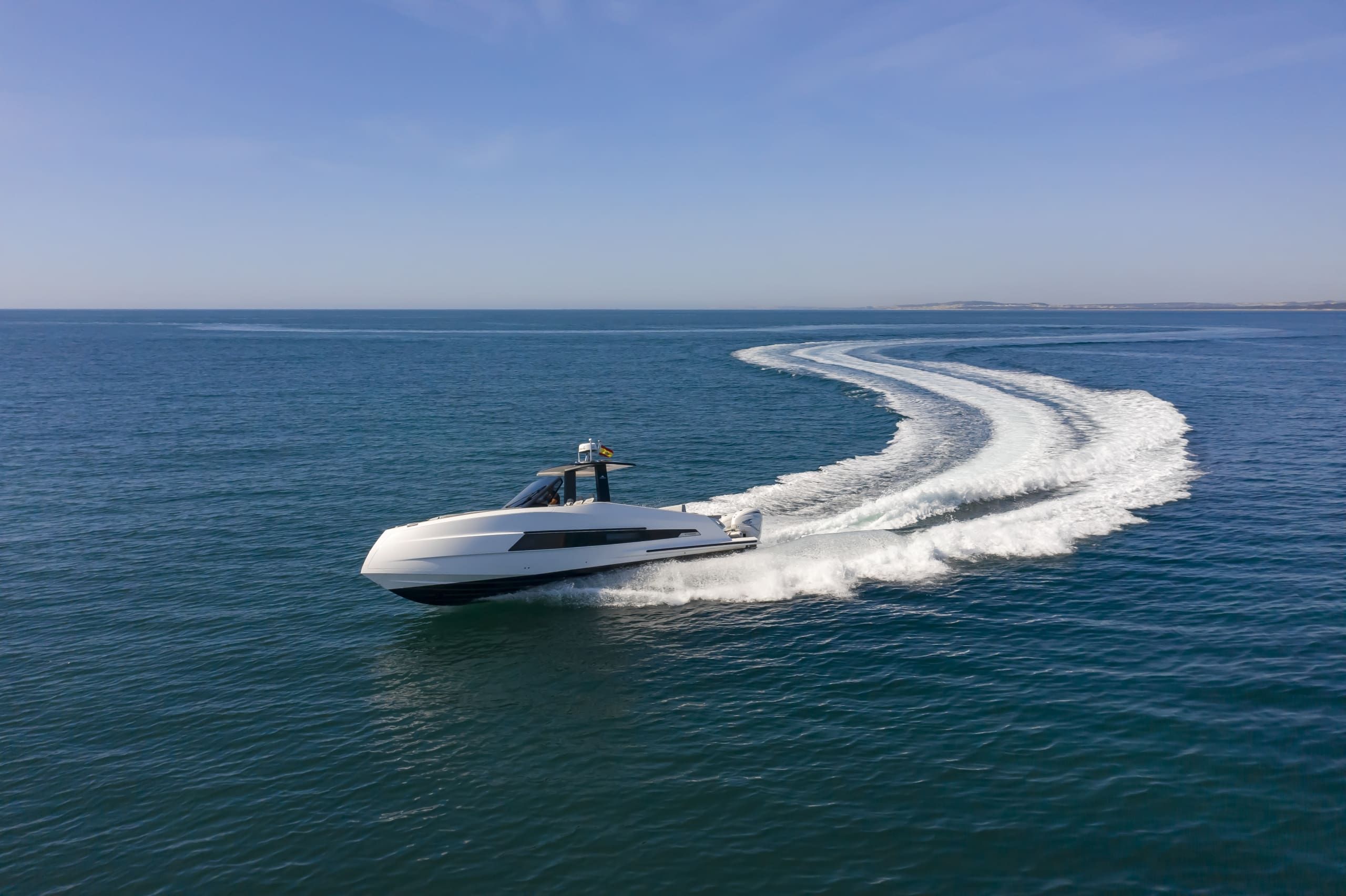 2024 Astondoa 377 Coupe Outboard