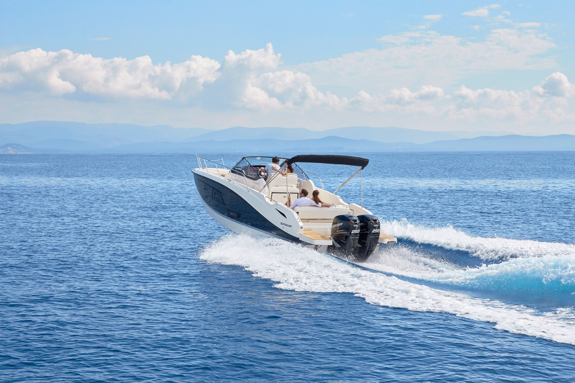 Quicksilver Activ 875 Sundeck, photo 4