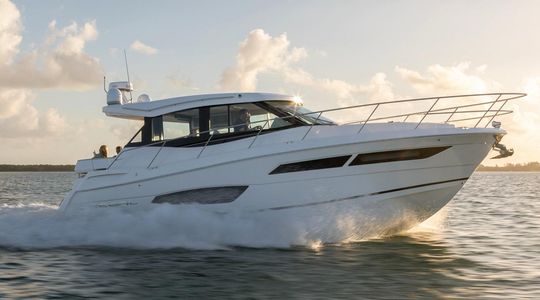 2022 Regal Boats 38 Grande Coupe