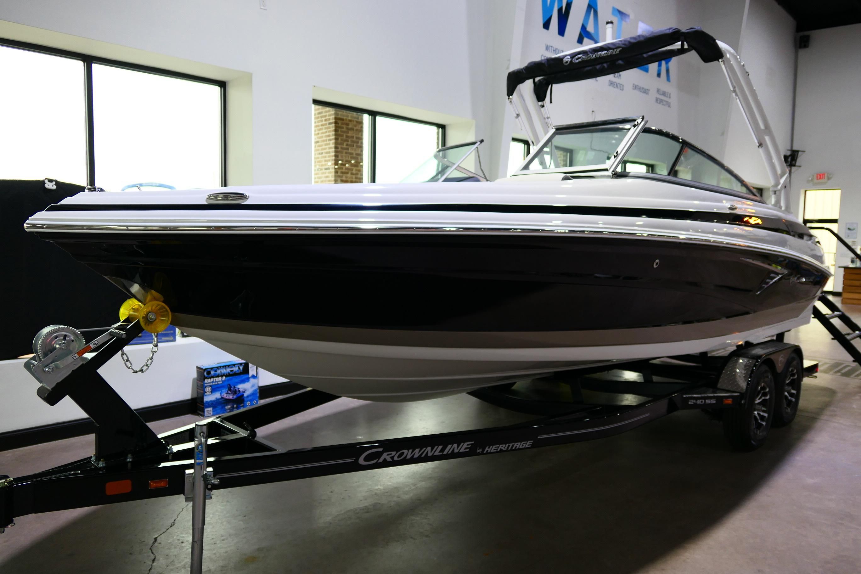 2022 Crownline 240SS