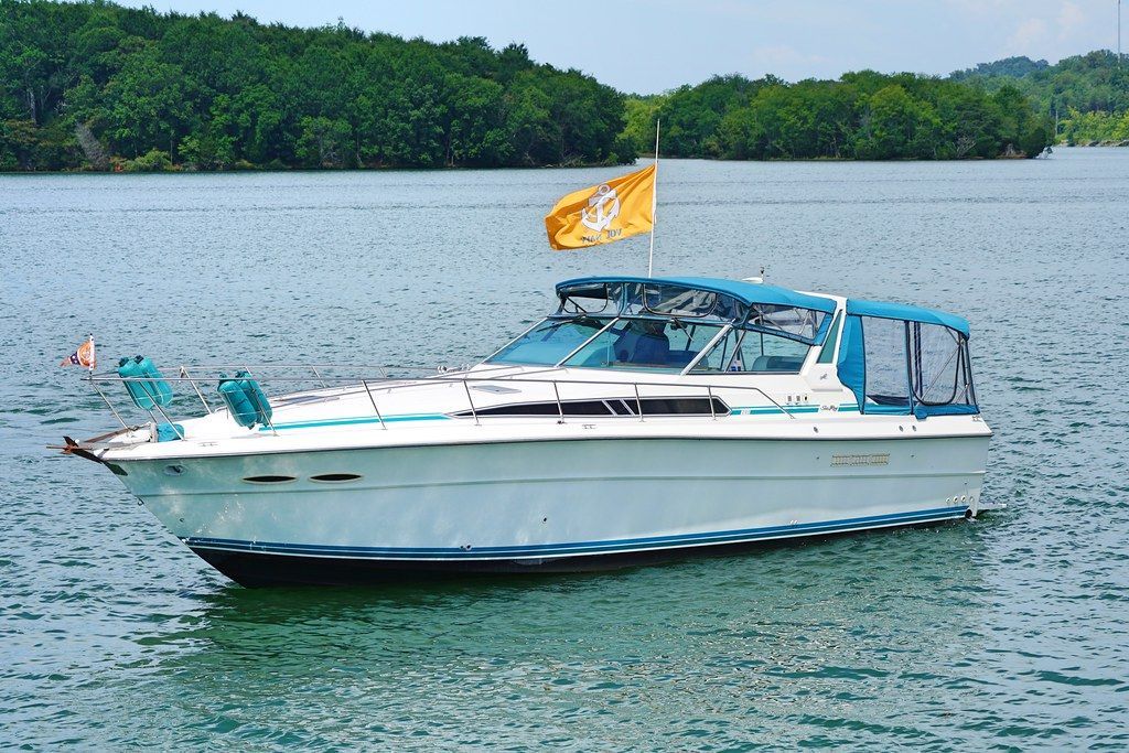 1990 Sea Ray Express Cruiser 390