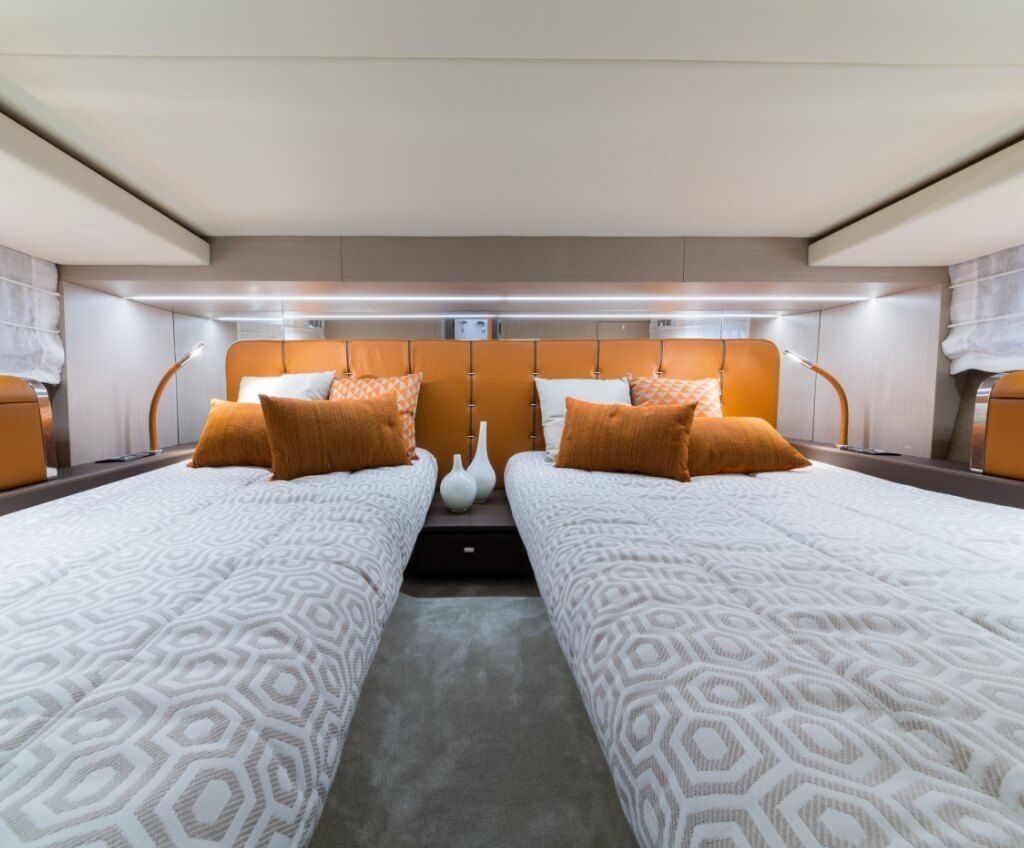 2023 Invictus Yacht GT370S