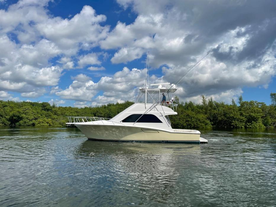 2007 Cabo Yachts 40 Flybridge