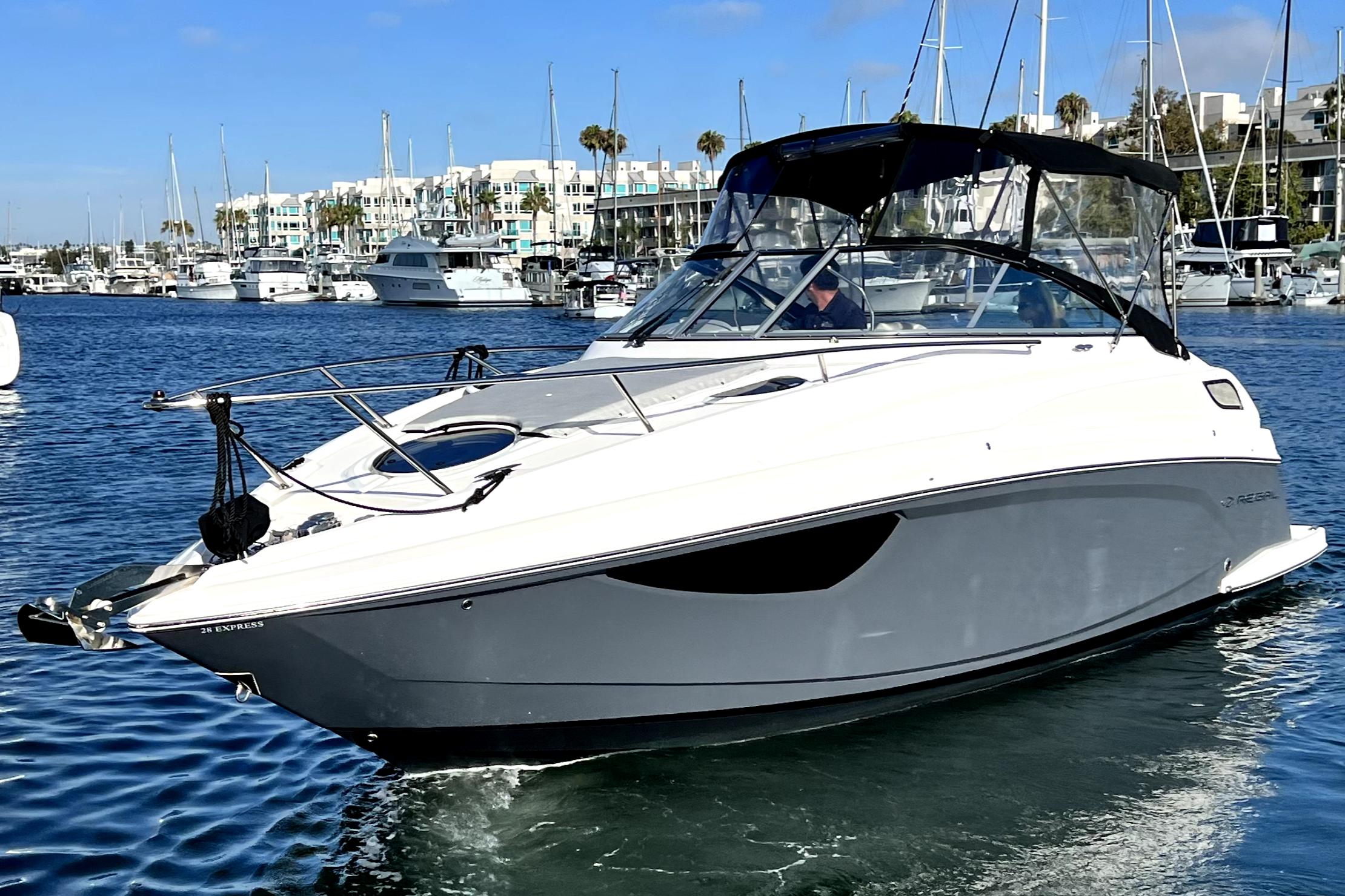 2020 Regal Boats 28 Express