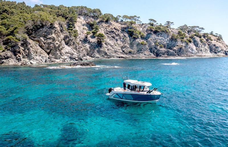 Quicksilver 705 Pilothouse