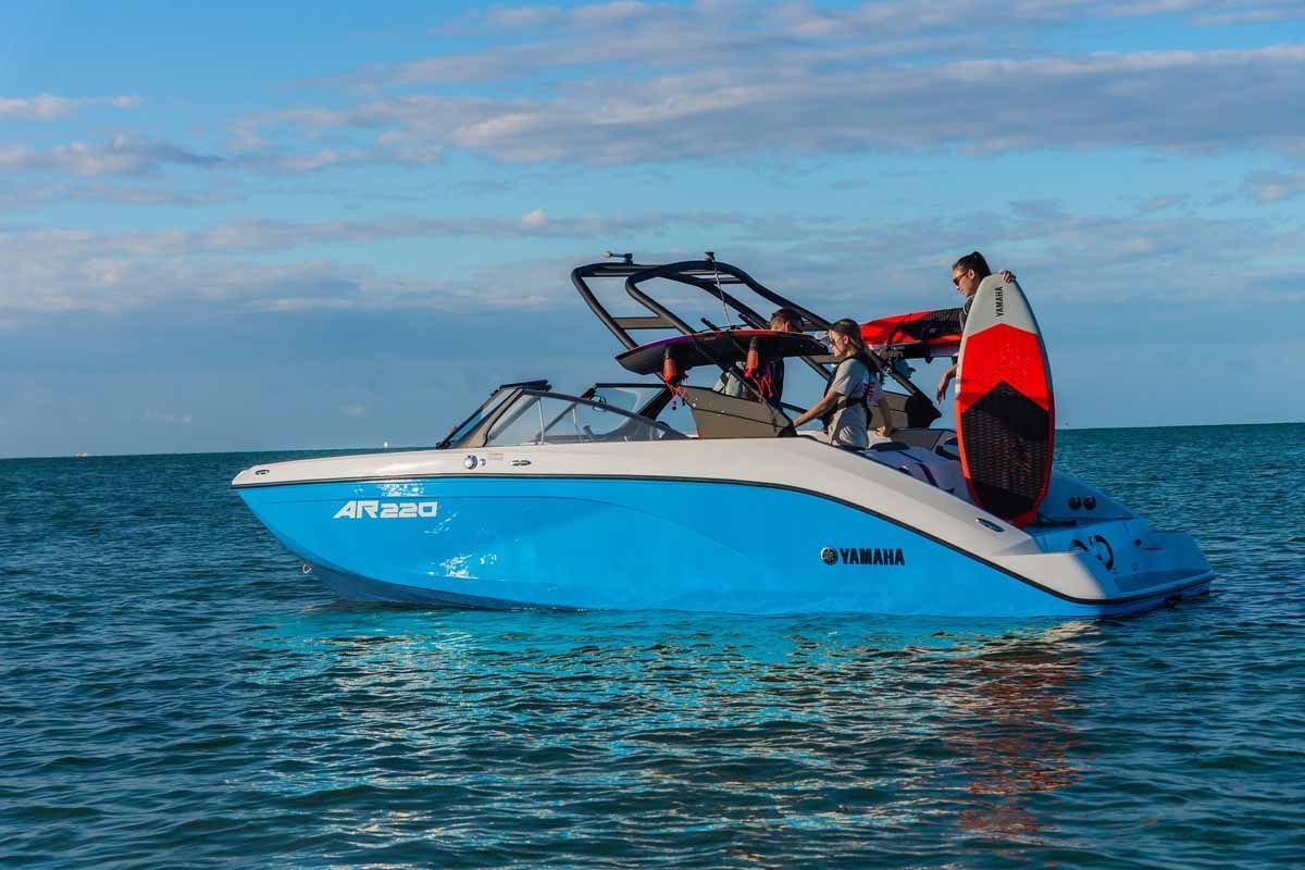 2023 Yamaha Boats AR220