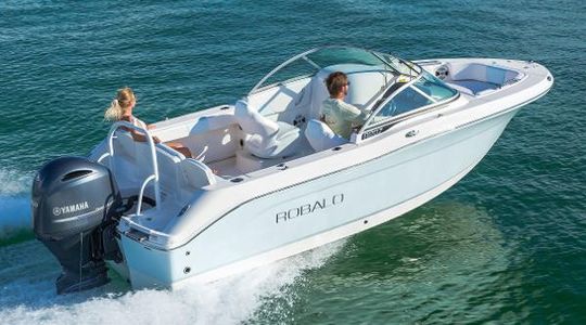 2015 Robalo R207 Dual Console
