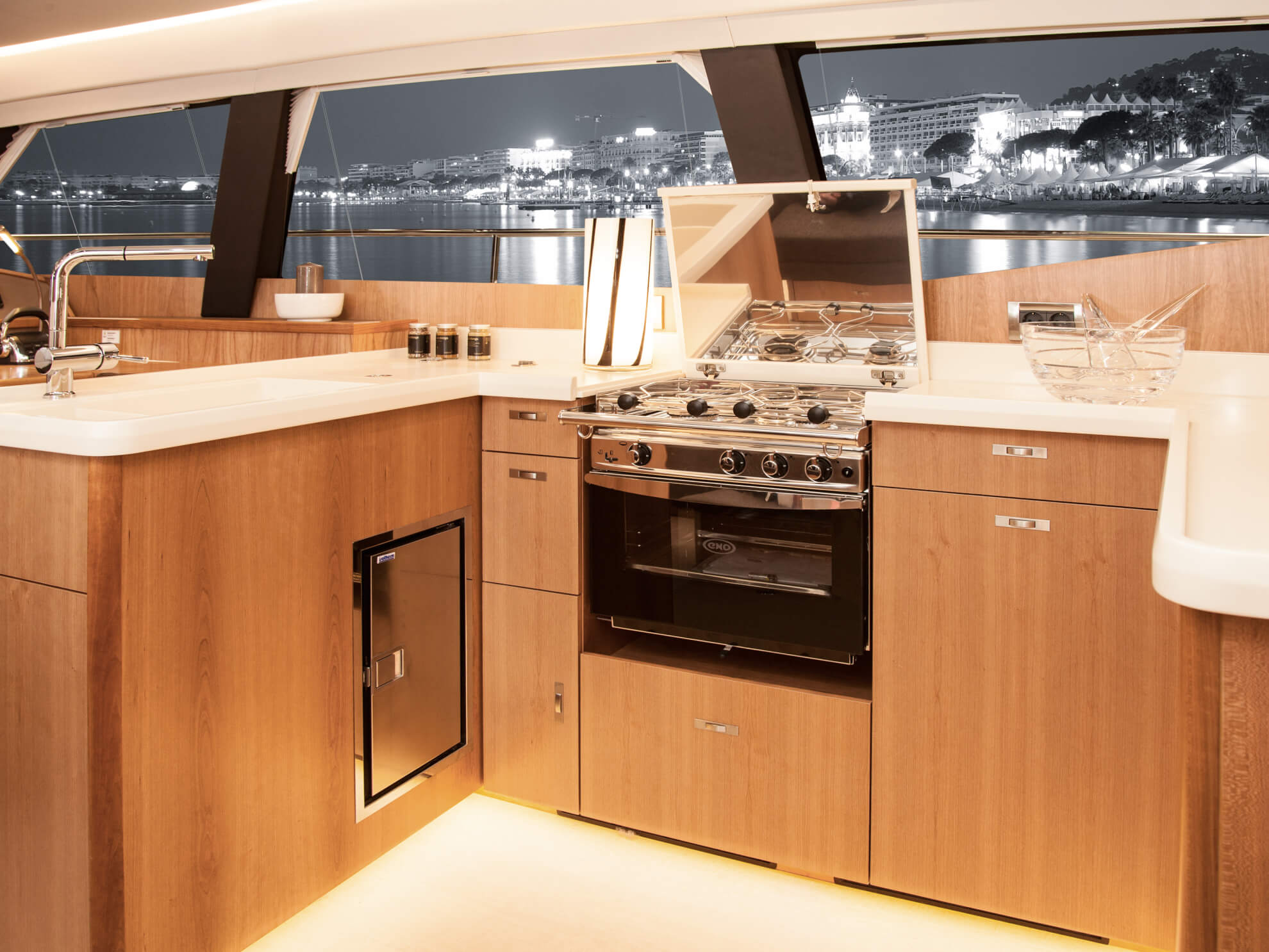 2022 Moody Yachts Decksaloon 54