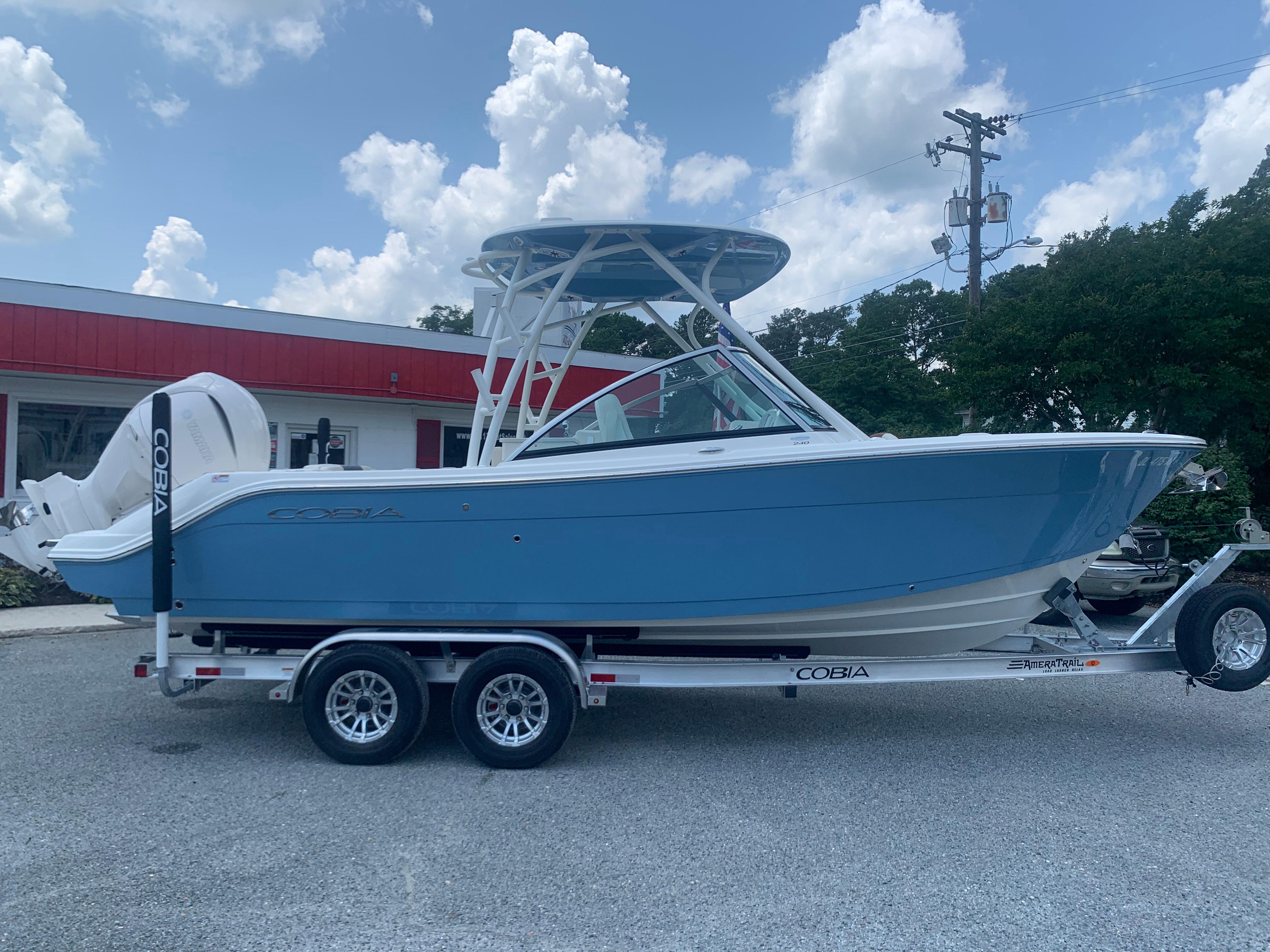 2022 Cobia Boats 240 Dual Console
