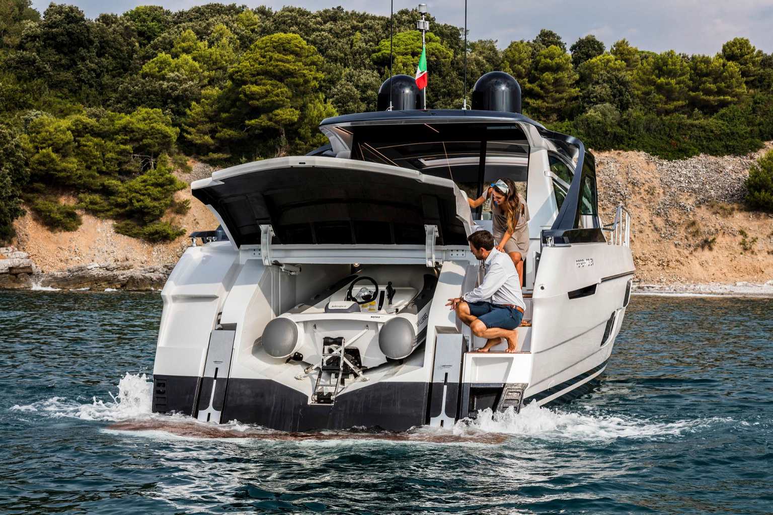 2016 Pershing Yachts 5X