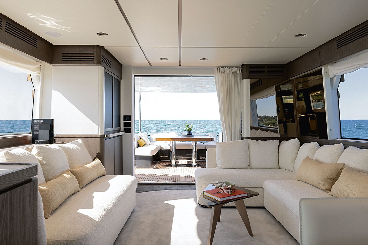 2015 Azimut Yachts Magellano 66