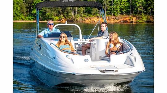 2022 Sea Pro 2400 SC Deck Boat