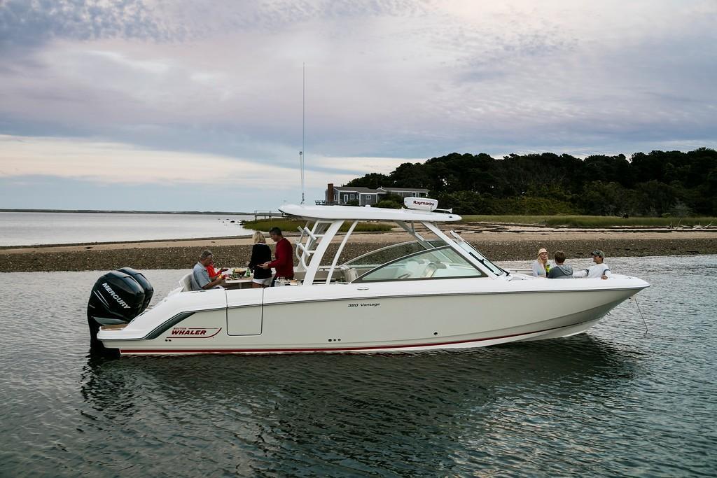 2022 Boston Whaler 320 Vantage