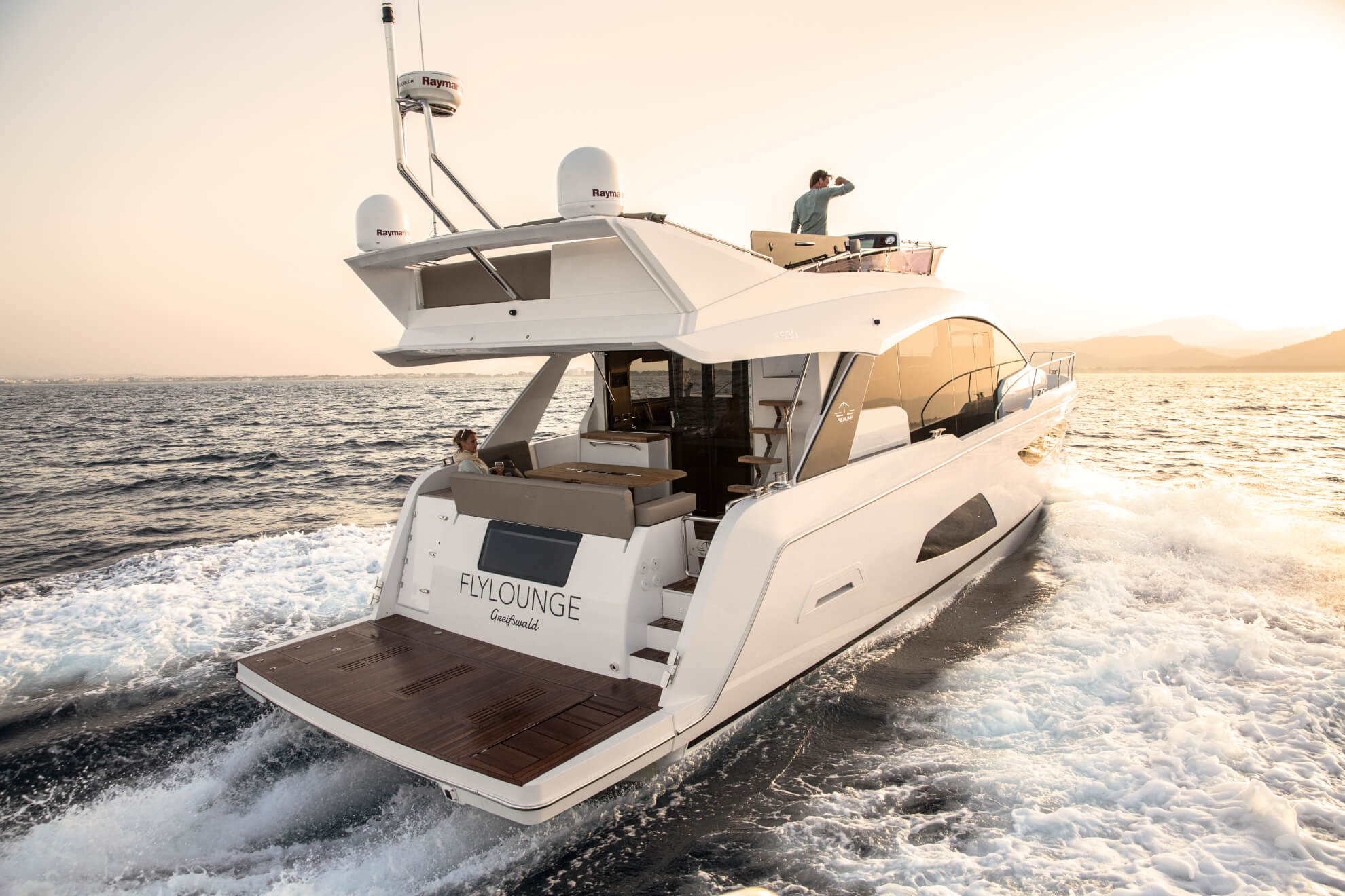 2016 Sealine F530