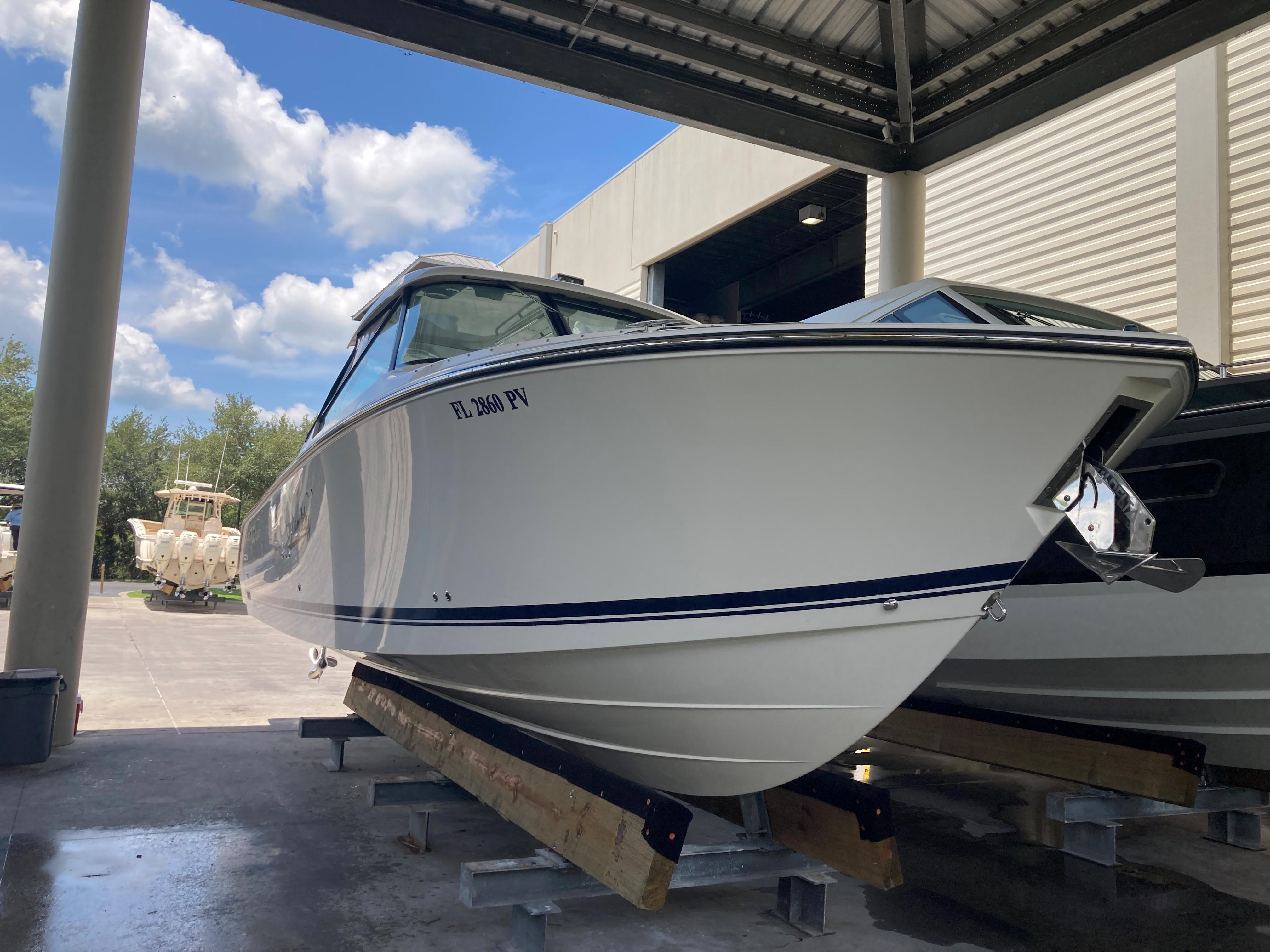 2015 Pursuit Boats DC 325 Dual Console