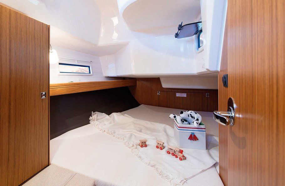 2014 Bavaria Yachts Cruiser 37