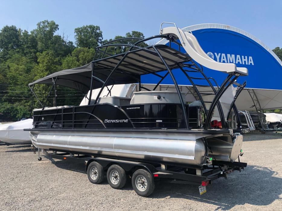 2022 Berkshire Pontoons 27RFXUDSXR STS TRITOON