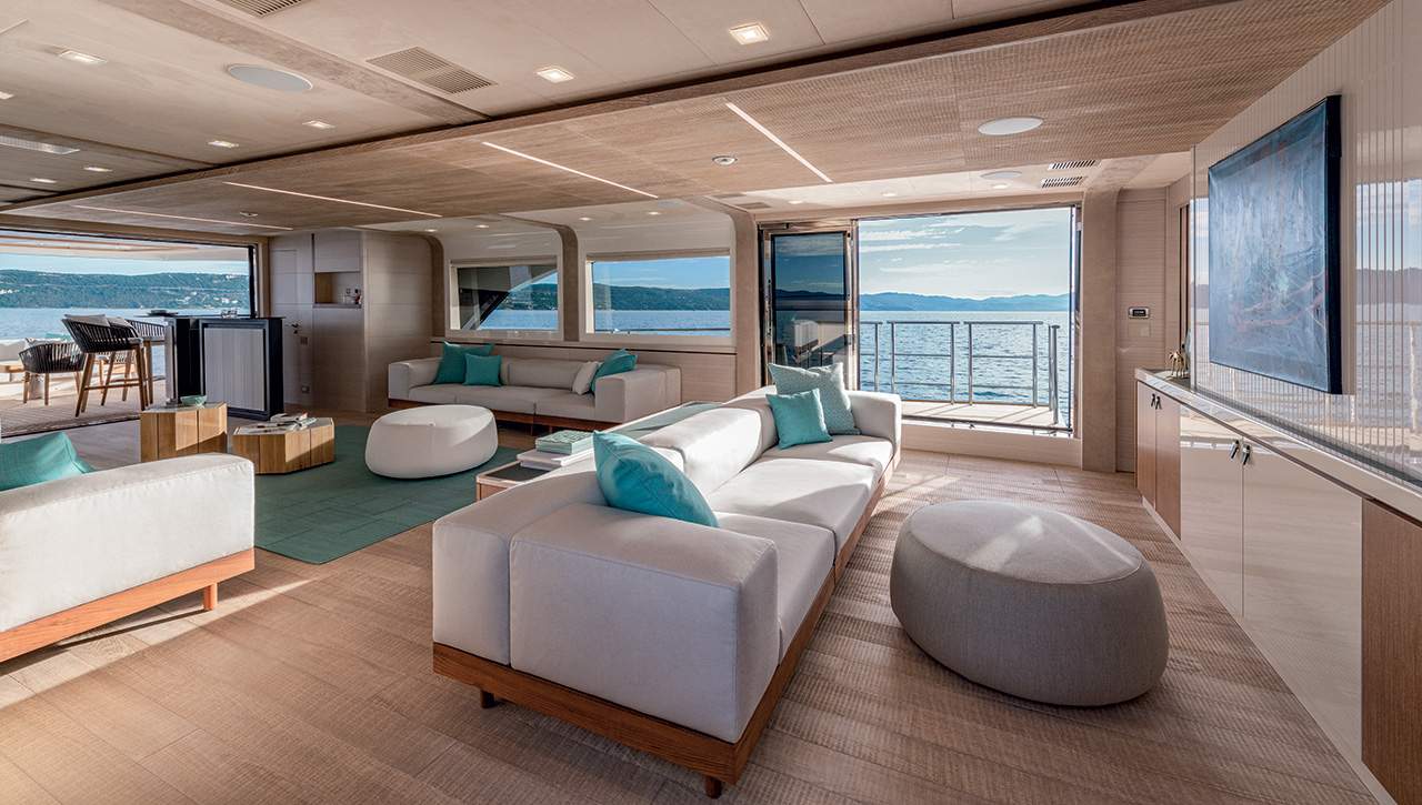 2021 Monte Carlo Yachts MCY 105 Skylounge