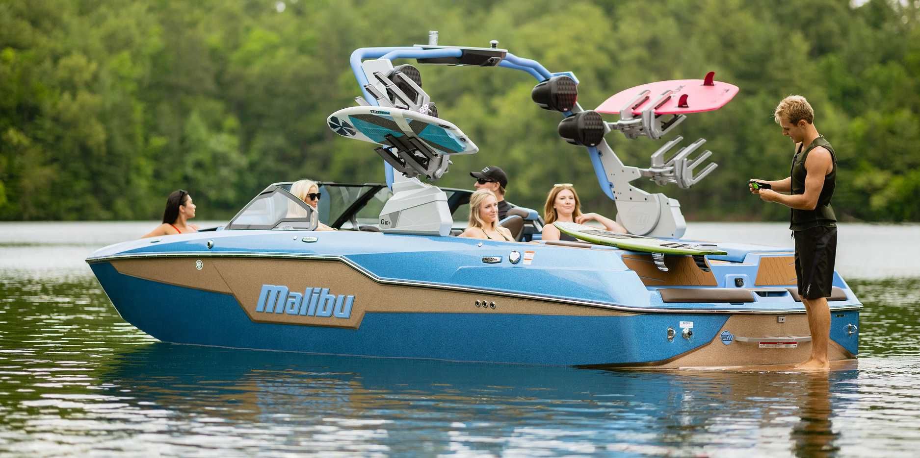 2021 Malibu Boats M220
