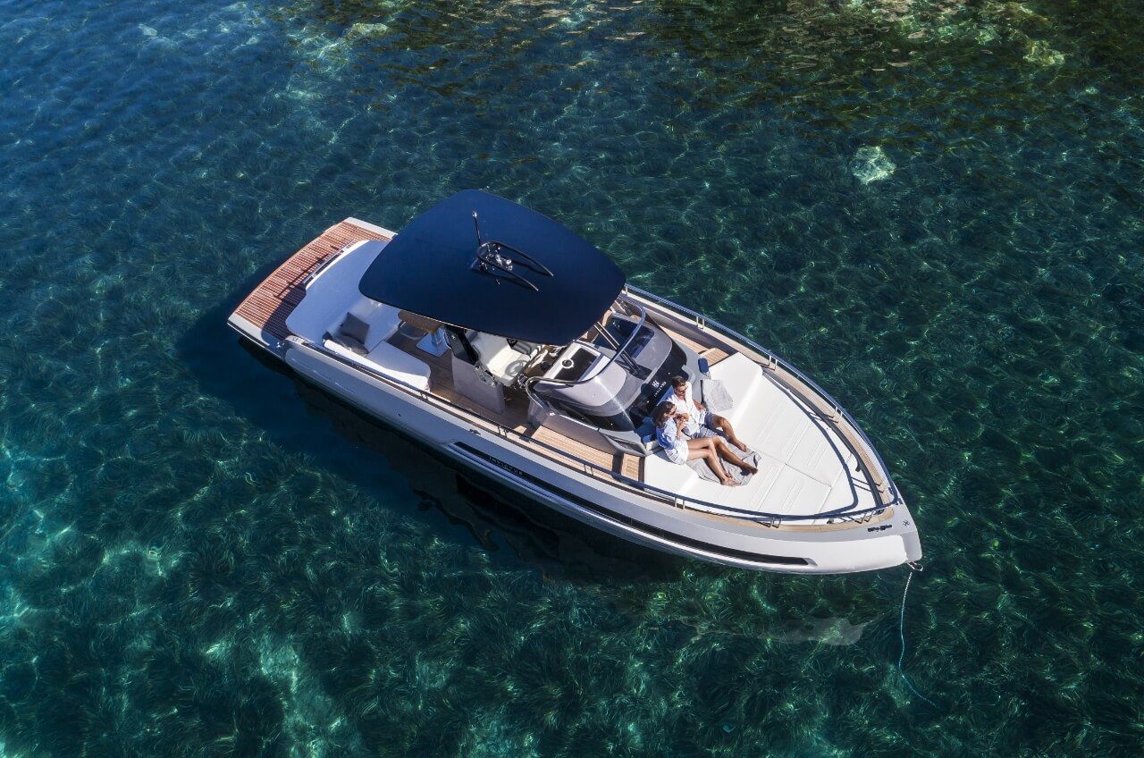 2018 Invictus Yacht GT370