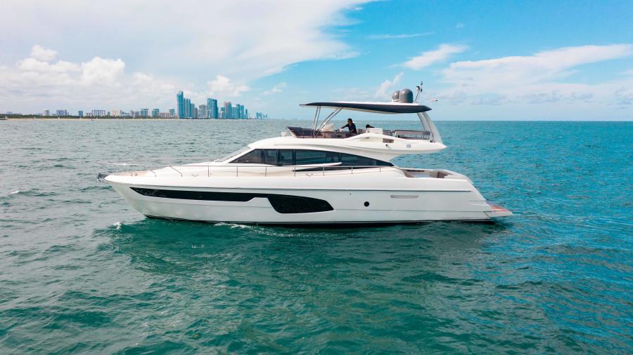 2016 Ferretti Yachts 650