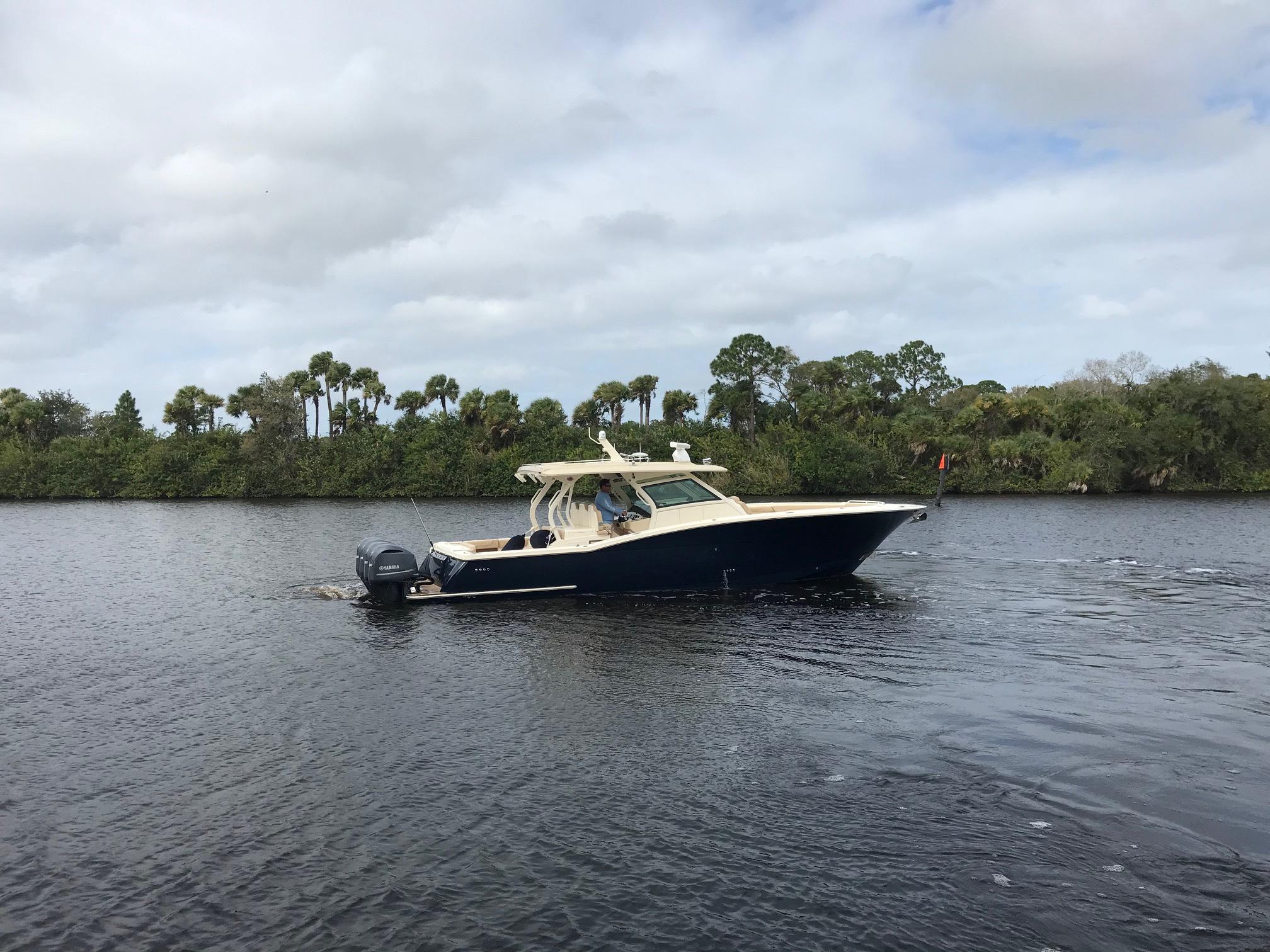 2017 Scout Boats LXF
