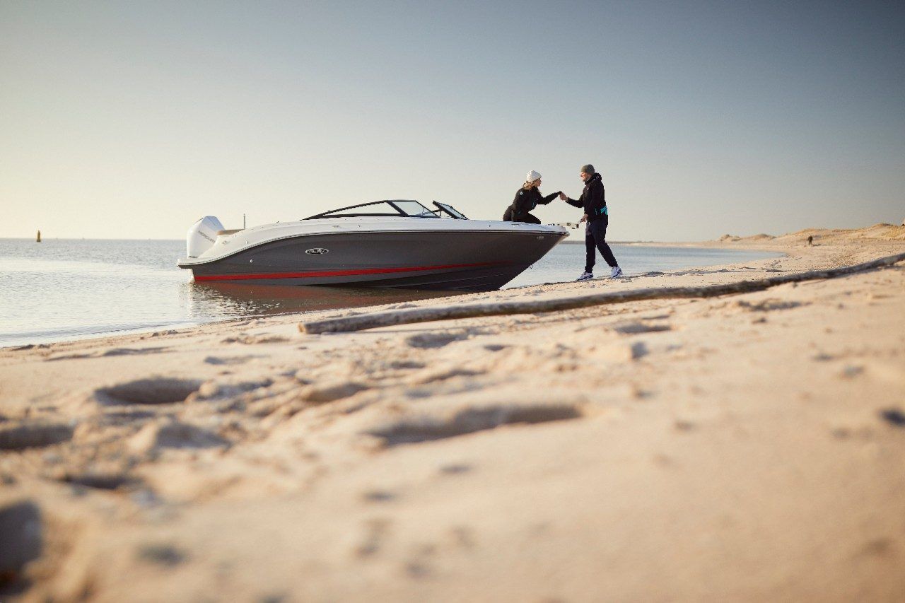 2022 Sea Ray SPX 230 Outboard