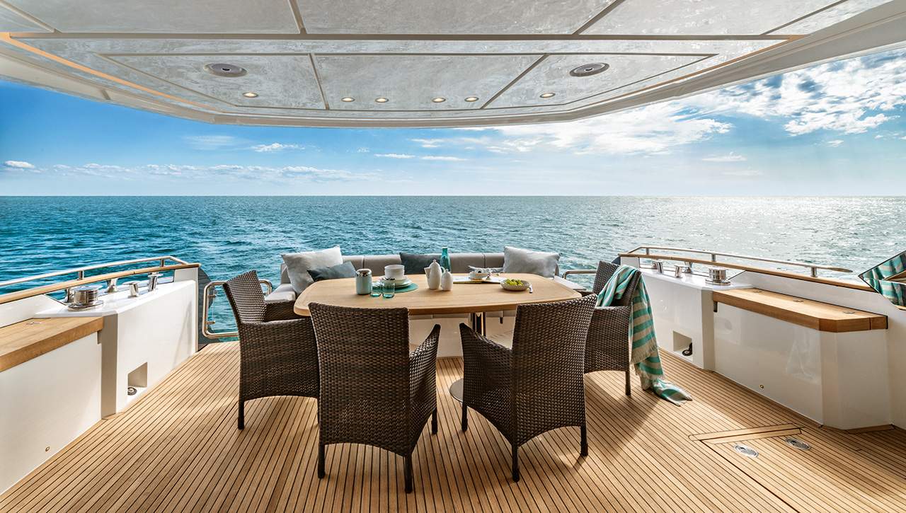 2020 Monte Carlo Yachts MCY 76 Skylounge