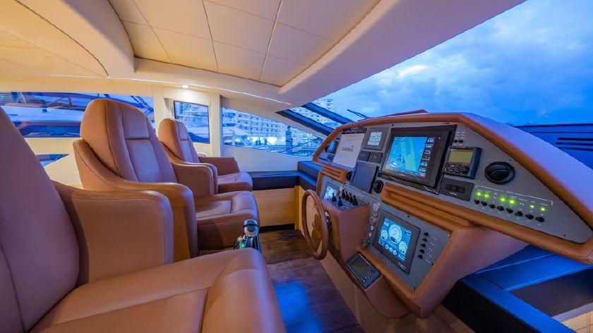 2010 Pershing Yachts 80